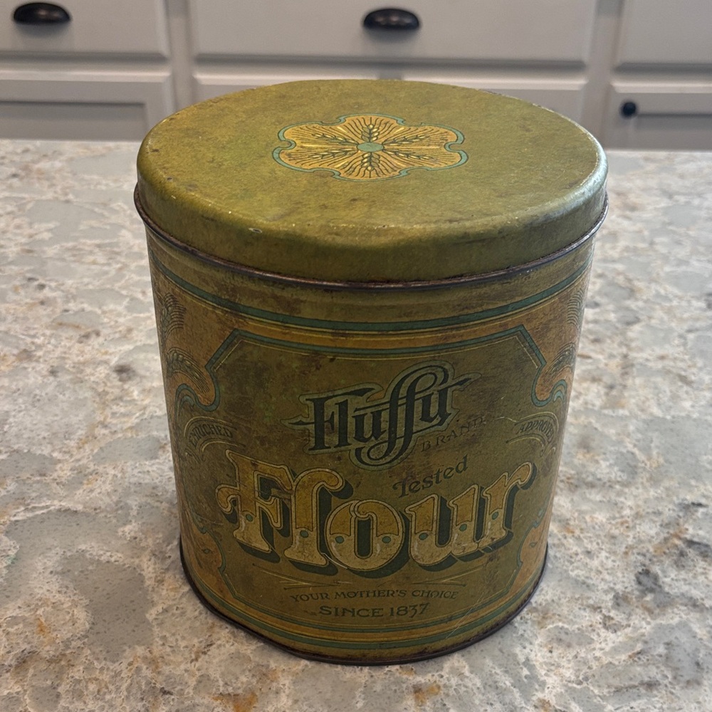 Vintage Fluffy Flour Tin by Ballonoff in green